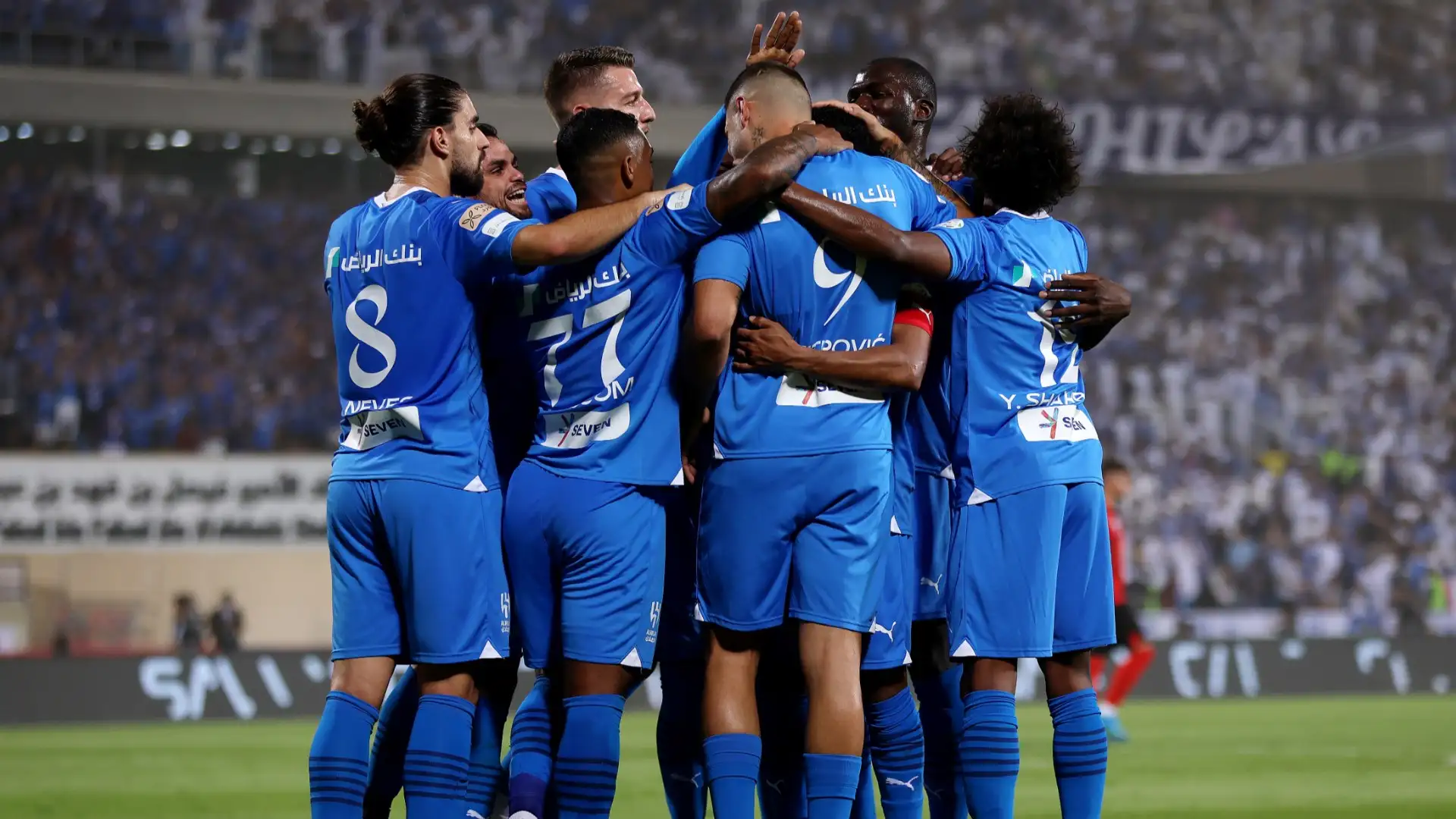 “الهلال يُحلق بخماسية نظيفة في شباك العروبة ويعود لصدارة الدوري السعودي!”