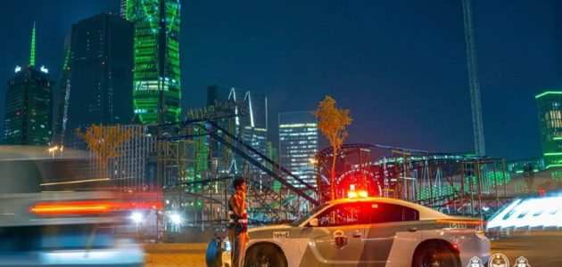 في إطار حماية الأرواح، أكد المرور السعودي أن العامل الرئيسي في معظم حوادث الطرق يمكن تجنبه باتباع إرشادات بسيطة. 1 تنبيه هام من المرور السعودي للمواطنين والمقيمين: هذا الأمر هو السبب الرئيسي لأكثر حوادث الطرق