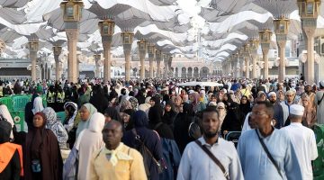 12 مليون مصلٍّ يتوافدون إلى المسجد النبوي قبل موسم الحج: أجواء روحانية مميزة
