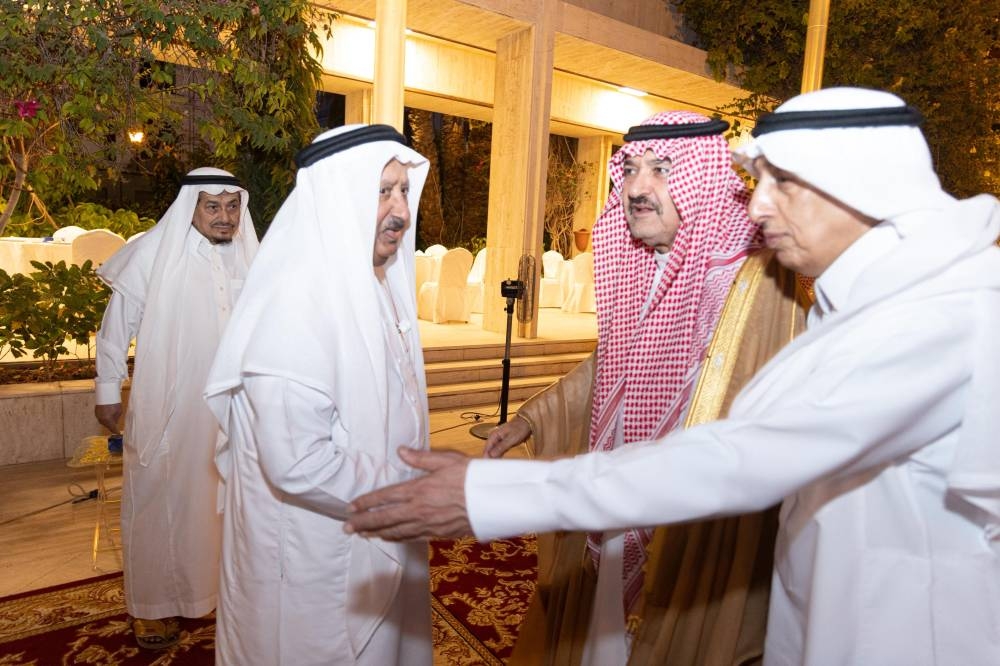 مشعل بن ماجد يقدم واجب العزاء لأسرة السميري في وفاة فقيدهم - تفاصيل مؤثرة 1 مشعل بن ماجد يقدم واجب العزاء لأسرة السميري في وفاة فقيدهم - تفاصيل مؤثرة