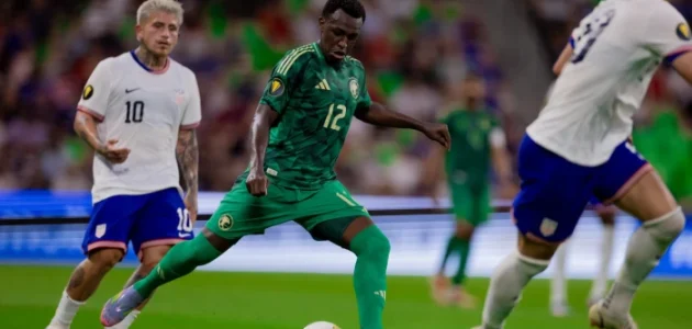 منتخب السعودية يفرض التعادل السلبي على أمريكا في شوط أول مثير: هل يحقق المفاجأة في الشوط الثاني؟ 1 منتخب السعودية يفرض التعادل السلبي على أمريكا في شوط أول مثير: هل يحقق المفاجأة في الشوط الثاني؟