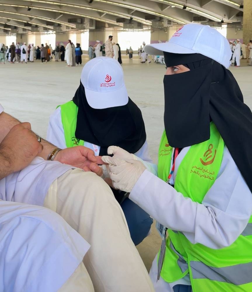 650 متطوعاً يقدمون الإسعافات في المشاعر المقدسة: جهود إنسانية متميزة في خدمة الحجاج 1 650 متطوعاً يقدمون الإسعافات في المشاعر المقدسة: جهود إنسانية متميزة في خدمة الحجاج