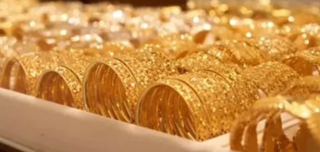 <p><strong>"ارتفاع مفاجئ في سعر الذهب في السعودية اليوم: تفاصيل عيار 21 وأسباب الزيادة"</strong></p> 1 "ارتفاع مفاجئ في سعر الذهب في السعودية اليوم: تفاصيل عيار 21 وأسباب الزيادة"