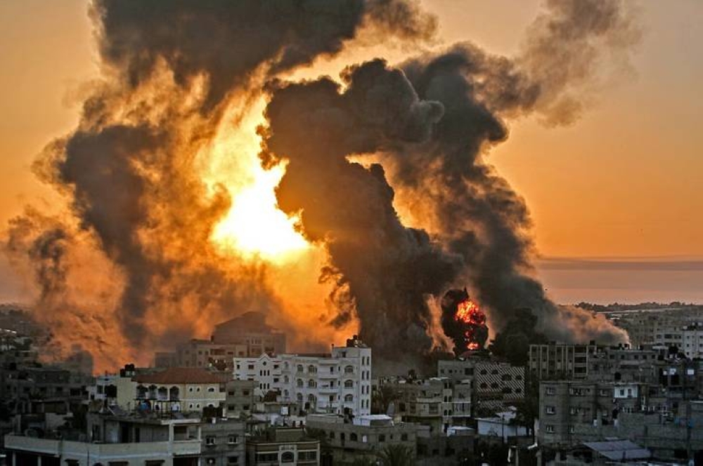 "مجزرة جديدة في غزة: استشهاد 17 فلسطينياً في قصف الاحتلال الإسرائيلي"
