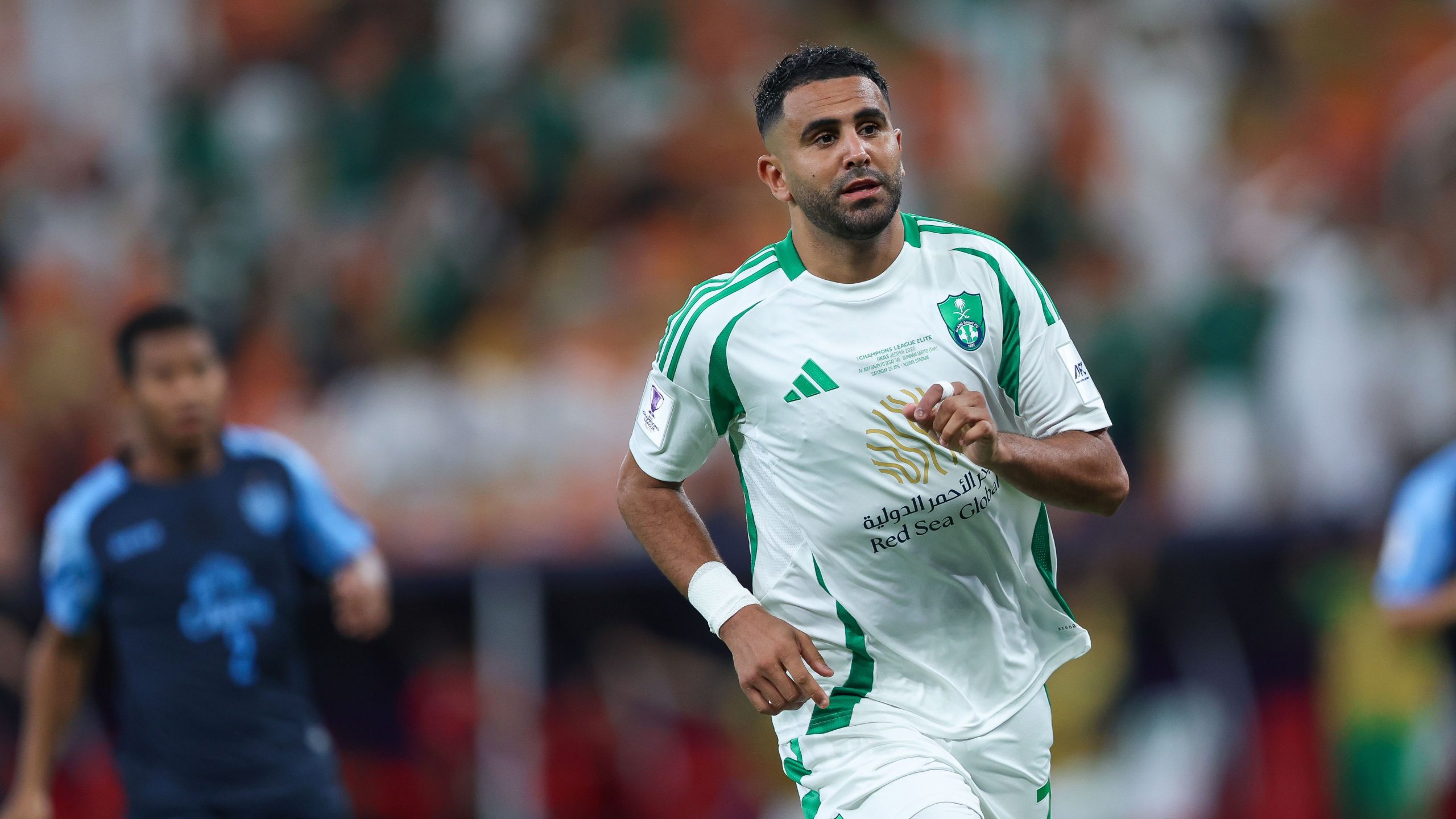 الأهلي السعودي يثير الجدل بصفقات نارية في سوق الانتقالات الصيفية 2025!