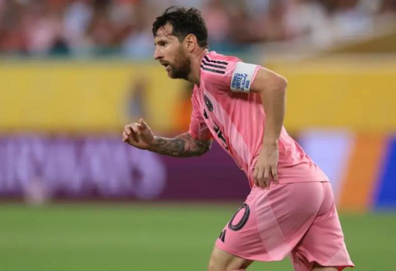 الأهلي السعودي يخطط لضم ليونيل ميسي في حال انتقاله إلى دوري روشن: صفقة تاريخية تلوح في الأفق!