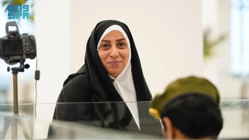الجوازات تُسهل مغادرة الحجاج الإيرانيين عبر منفذ جديدة عرعر: إجراءات سريعة وفعّالة لضمان رحلة مريحة!