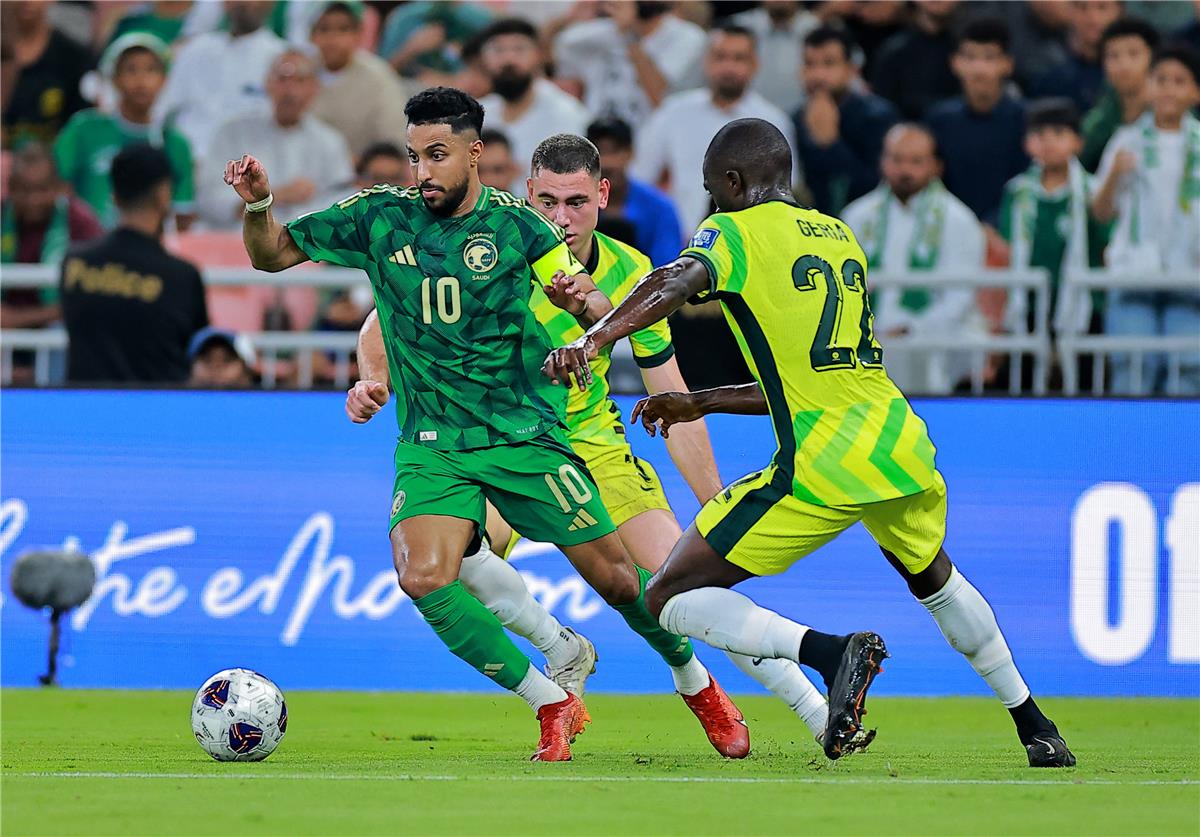السعودية تتعرض لهزيمة مفاجئة أمام أستراليا بثنائية في تصفيات كأس العالم 5 السعودية تتعرض لهزيمة مفاجئة أمام أستراليا بثنائية في تصفيات كأس العالم