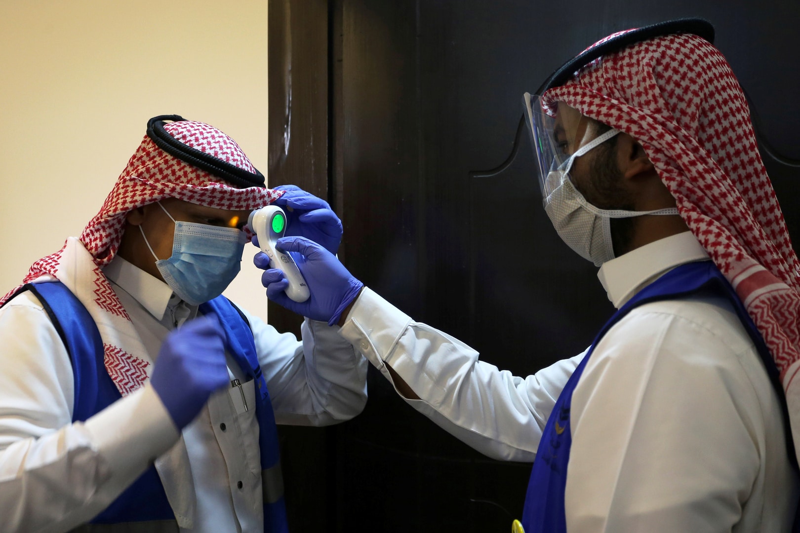 السعودية تسجل 1869 إصابة جديدة بكورونا: تفاصيل حصرية حول الوضع الصحي في البلاد