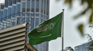 السعودية تُطبق قرار حظر العمل تحت أشعة الشمس في الصيف لحماية العمال