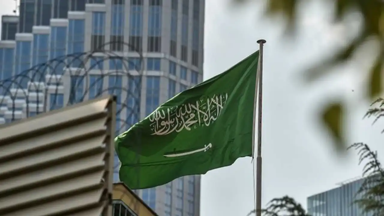 السعودية تُطبق قرار حظر العمل تحت أشعة الشمس في الصيف لحماية العمال 5 السعودية تُطبق قرار حظر العمل تحت أشعة الشمس في الصيف لحماية العمال