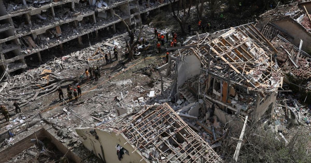 السعودية تُعبر عن استنكارها الشديد لانتهاك سيادة إيران: قلق متزايد من استهداف أمريكا للمنشآت النووية