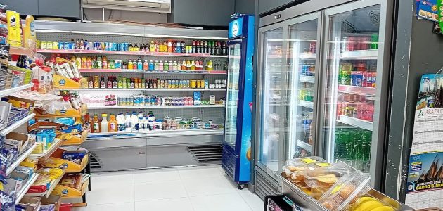 <p><strong>السعودية تُعلن حظر بيع التبغ والتمور واللحوم والفواكه والخضروات في محلات البقالة: خطوة جريئة لتعزيز الصحة العامة!</strong></p> 1 السعودية تُعلن حظر بيع التبغ والتمور واللحوم والفواكه والخضروات في محلات البقالة: خطوة جريئة لتعزيز الصحة العامة!