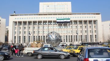 المصرف المركزي السوري يعلن عن قرب الربط بنظام “سويفت” ويستهدف توحيد سعر صرف الليرة: خطوات جديدة نحو استقرار الاقتصاد