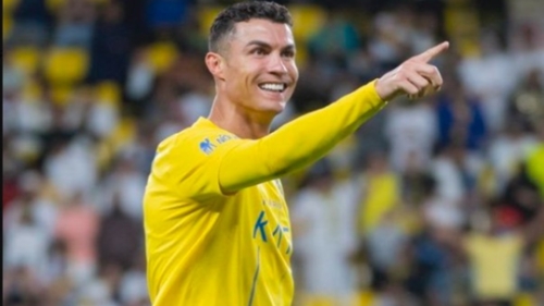 النصر السعودي يُمدد عقد رونالدو حتى 2027: صفقة تاريخية تعزز آمال الفريق في البطولات! 1 النصر السعودي يُمدد عقد رونالدو حتى 2027: صفقة تاريخية تعزز آمال الفريق في البطولات!