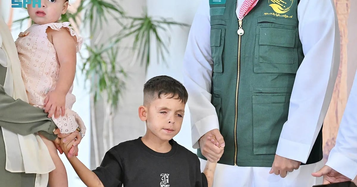 بتوجيه من خادم الحرمين الشريفين: وصول الطفل الفلسطيني محمد حجازي إلى المملكة لتلقي الرعاية الطبية 1 بتوجيه من خادم الحرمين الشريفين: وصول الطفل الفلسطيني محمد حجازي إلى المملكة لتلقي الرعاية الطبية