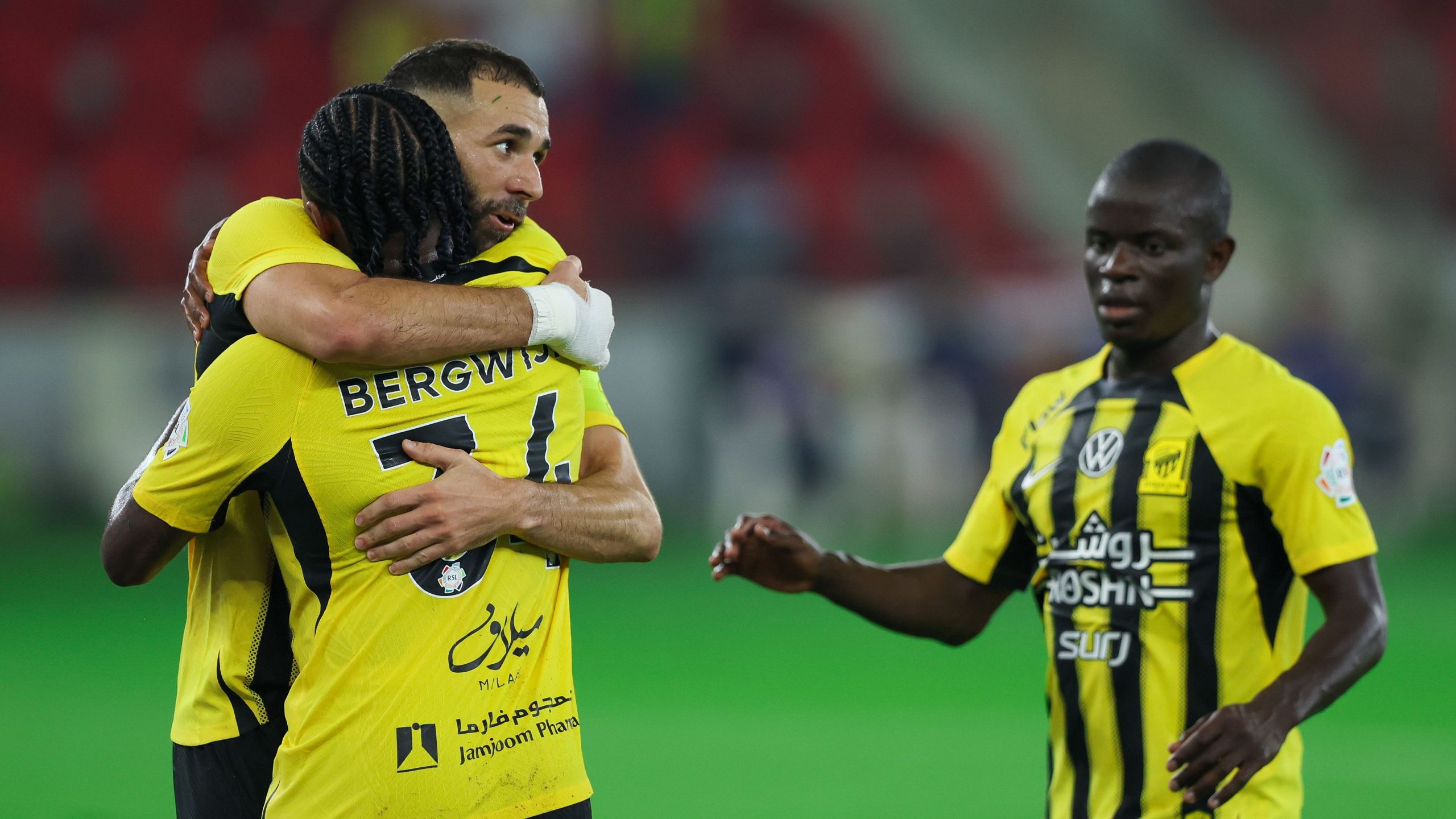 بيرجفاين يُفاجئ الجماهير بتصريح مثير.. وكانتي يكشف سبب رفضه الانضمام إلى الهلال! 5 بيرجفاين يُفاجئ الجماهير بتصريح مثير.. وكانتي يكشف سبب رفضه الانضمام إلى الهلال!