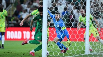 تعادل مثير في الشوط الأول: السعودية تواجه أستراليا في مباراة حاسمة