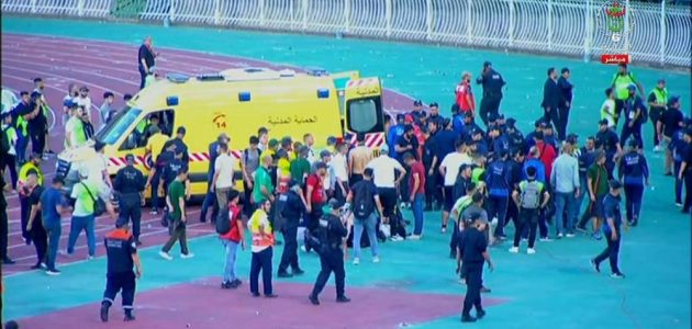 حادثة سقوط تفسد فرحة مولودية في ليلة التتويج: تفاصيل مثيرة تكشف المستور! 1 حادثة سقوط تفسد فرحة مولودية في ليلة التتويج: تفاصيل مثيرة تكشف المستور!