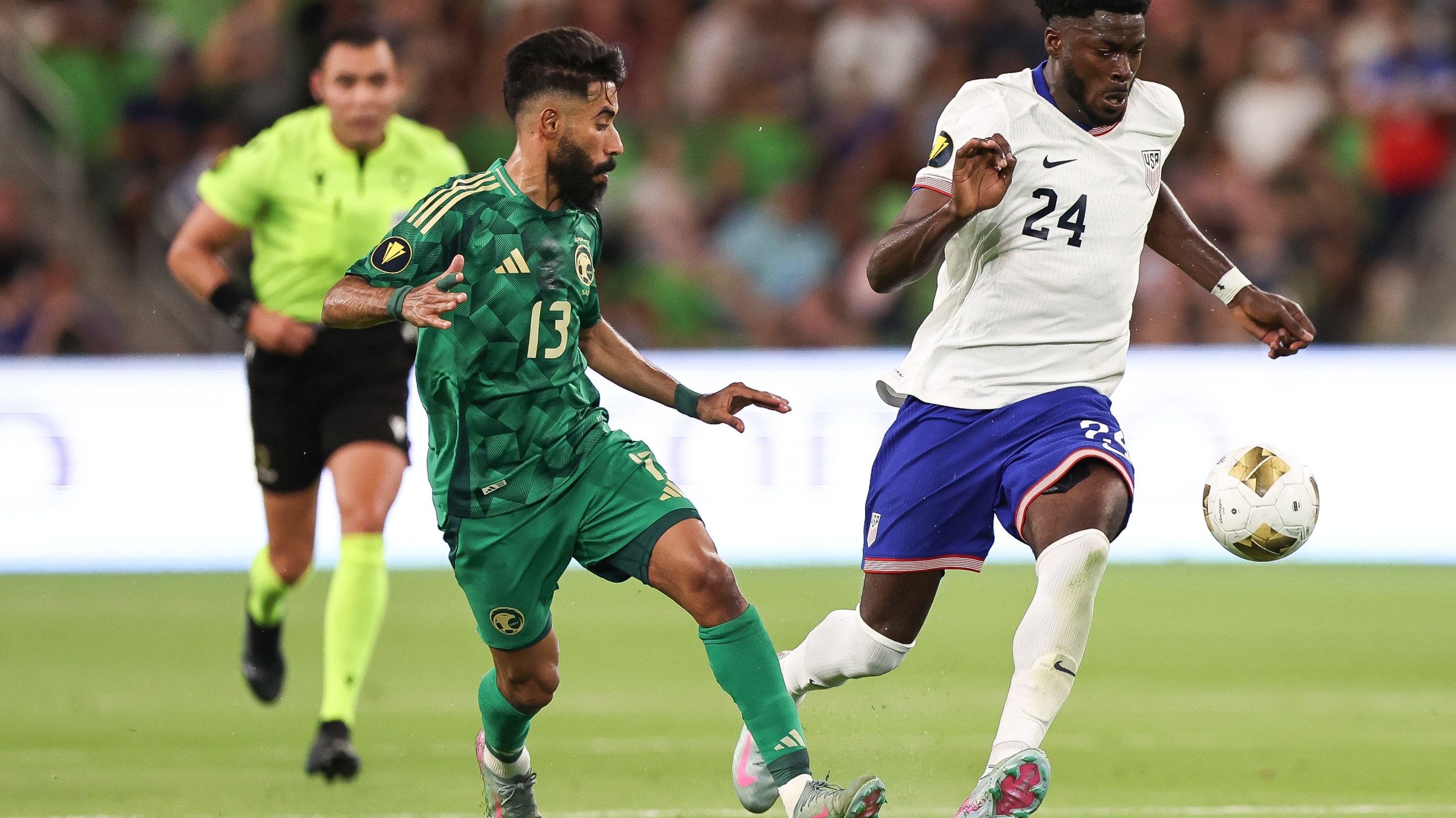 حاضر غائب: نجم سعودي يقترب من دعم المنتخب في مواجهة المكسيك!