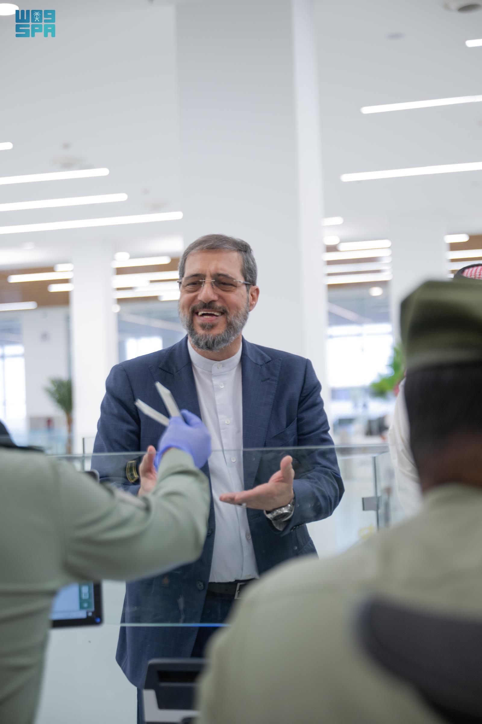 رئيس منظمة الحج الإيرانية يشيد بالتنظيم الاستثنائي في المنافذ السعودية: تجربة حج لا تُنسى!