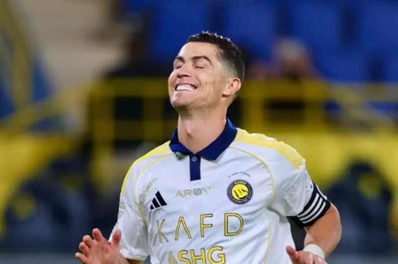رونالدو يعلن استمراره مع النصر: ‘المستقبل لن يتغير’ – تفاصيل جديدة حول مسيرته في الدوري السعودي