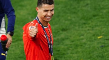 كريستيانو رونالدو يعلن استمراره مع النصر: تفاصيل جديدة حول مستقبله في الدوري السعودي