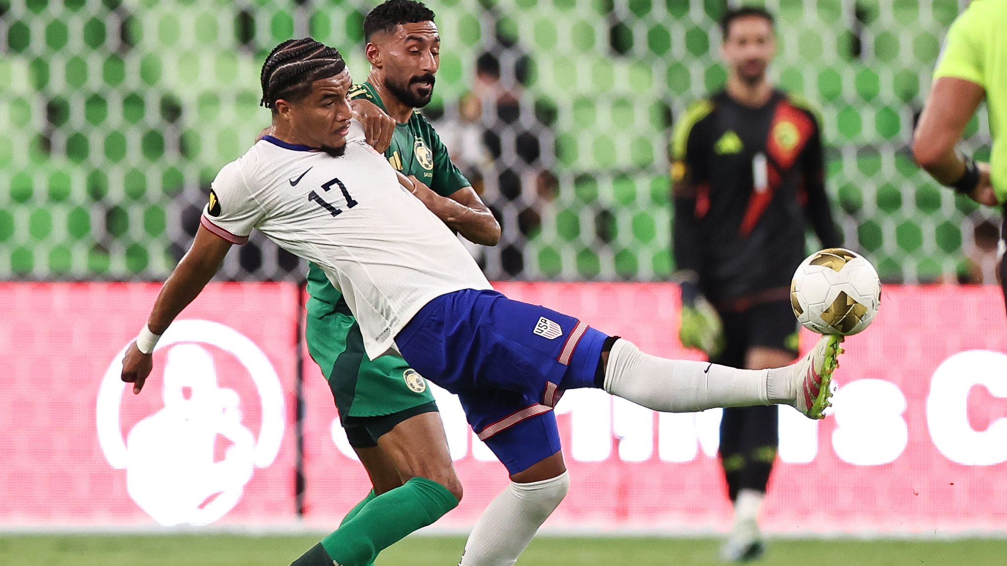 لاعب المنتخب السعودي: تعادلنا مع هايتي يعزز آمالنا في البطولة!