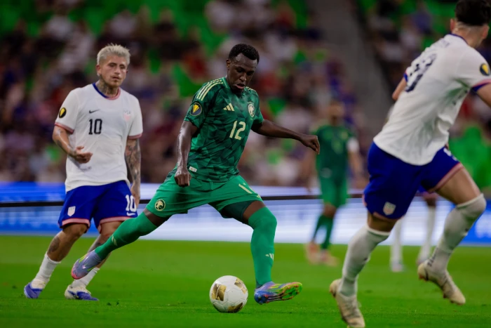 منتخب السعودية يخطف الأضواء بتعادل سلبي مثير أمام أمريكا في الشوط الأول! 1 منتخب السعودية يخطف الأضواء بتعادل سلبي مثير أمام أمريكا في الشوط الأول!