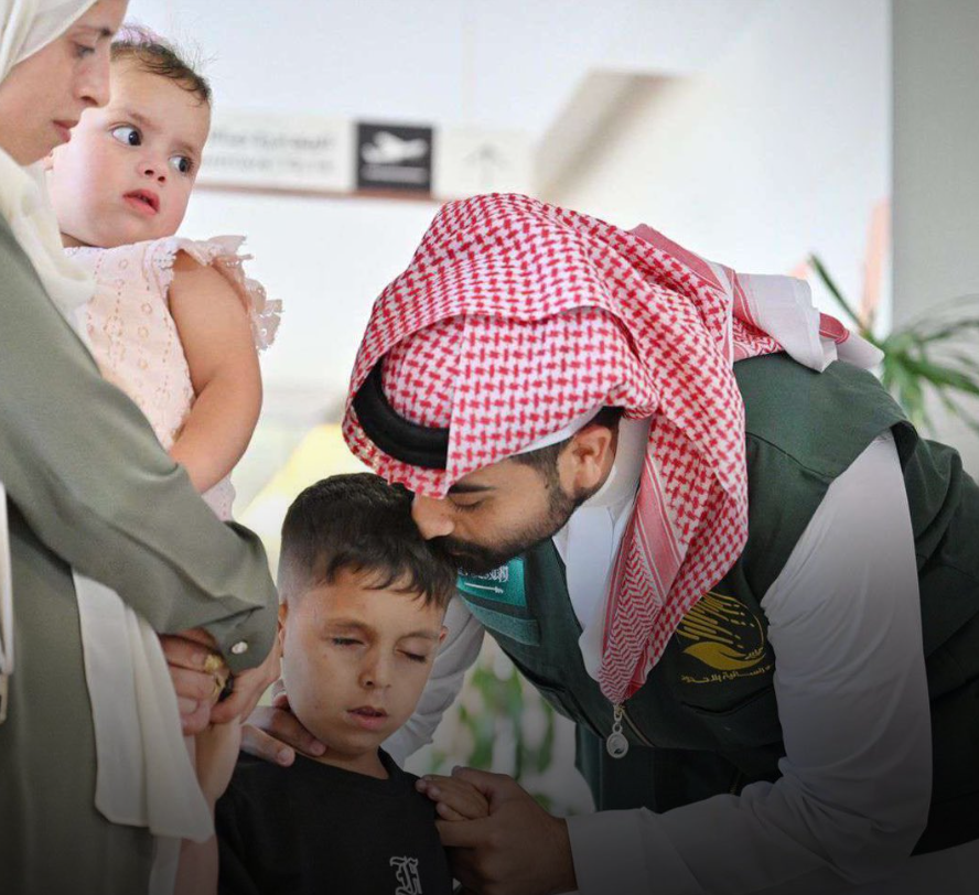 والدة الطفل الفلسطيني محمد حجازي تعبر عن شكرها للسعودية: أملها في استعادة بصر ابنها 1 والدة الطفل الفلسطيني محمد حجازي تعبر عن شكرها للسعودية: أملها في استعادة بصر ابنها
