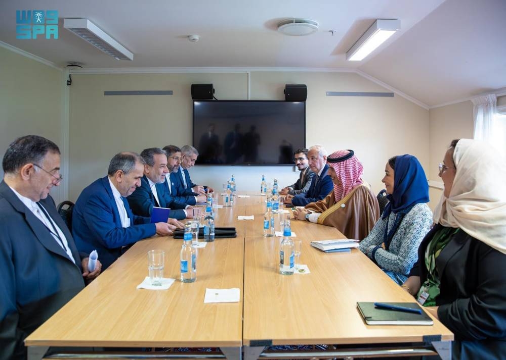 وزير الخارجية يناقش مع نظيره الإيراني أبرز المستجدات الإقليمية والدولية: آفاق جديدة للتعاون 1 وزير الخارجية يناقش مع نظيره الإيراني أبرز المستجدات الإقليمية والدولية: آفاق جديدة للتعاون