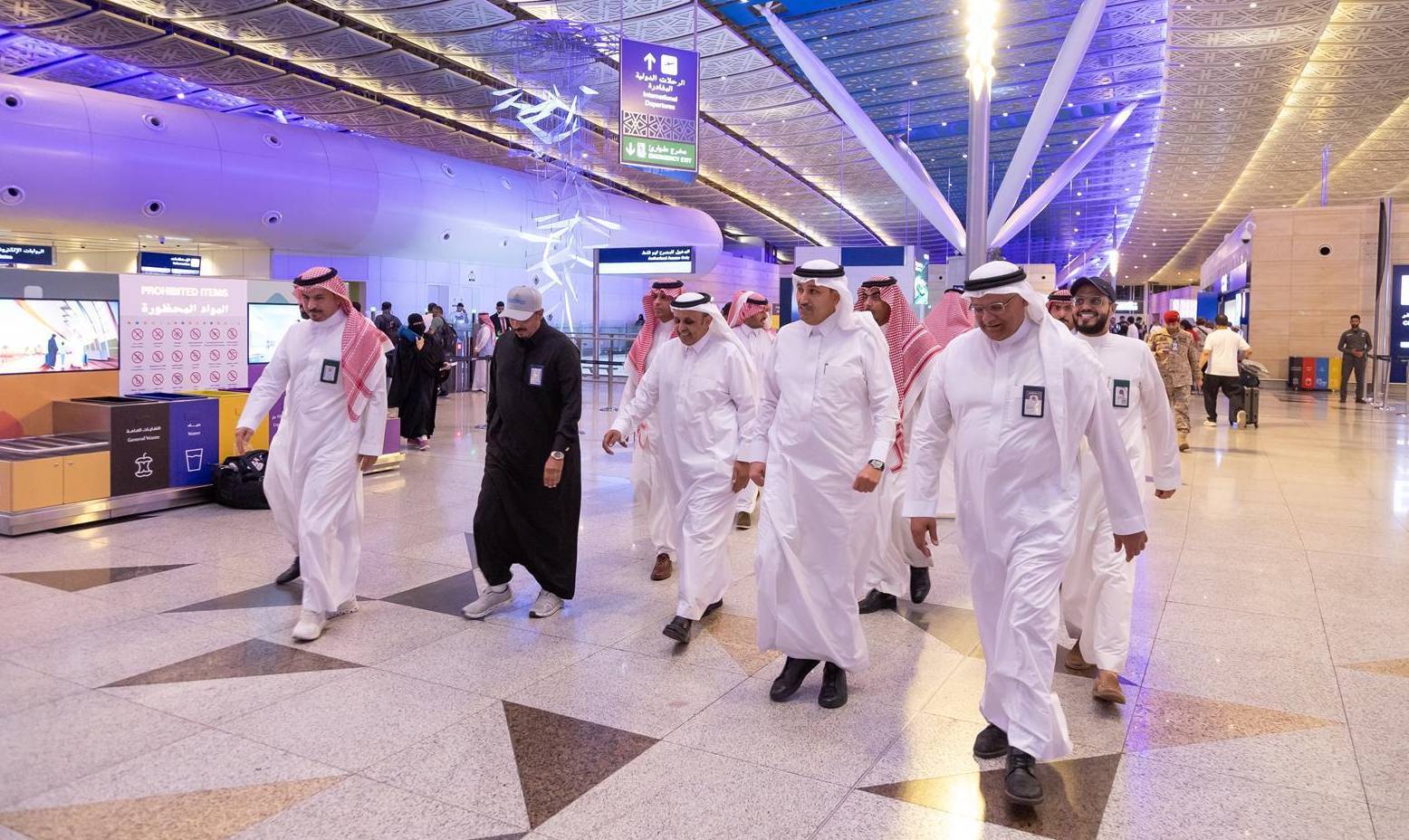 وزير النقل السعودي يتفقد استعدادات مطار جدة لاستقبال ضيوف الرحمن في موسم الحج 5 وزير النقل السعودي يتفقد استعدادات مطار جدة لاستقبال ضيوف الرحمن في موسم الحج