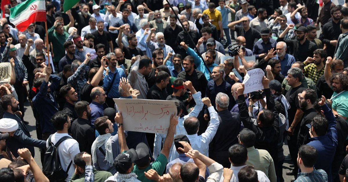 وزيرا خارجية السعودية والأردن يناقشان تداعيات الهجوم الإسرائيلي على إيران في اجتماع استراتيجي 5 وزيرا خارجية السعودية والأردن يناقشان تداعيات الهجوم الإسرائيلي على إيران في اجتماع استراتيجي