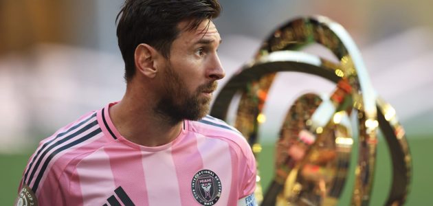 <p><strong>"الهلال السعودي يكشف النقاب عن أول رد رسمي حول صفقة ميسي: تفاصيل مثيرة تنتظر عشاق الكرة!"</strong></p> 1 "الهلال السعودي يكشف النقاب عن أول رد رسمي حول صفقة ميسي: تفاصيل مثيرة تنتظر عشاق الكرة!"
