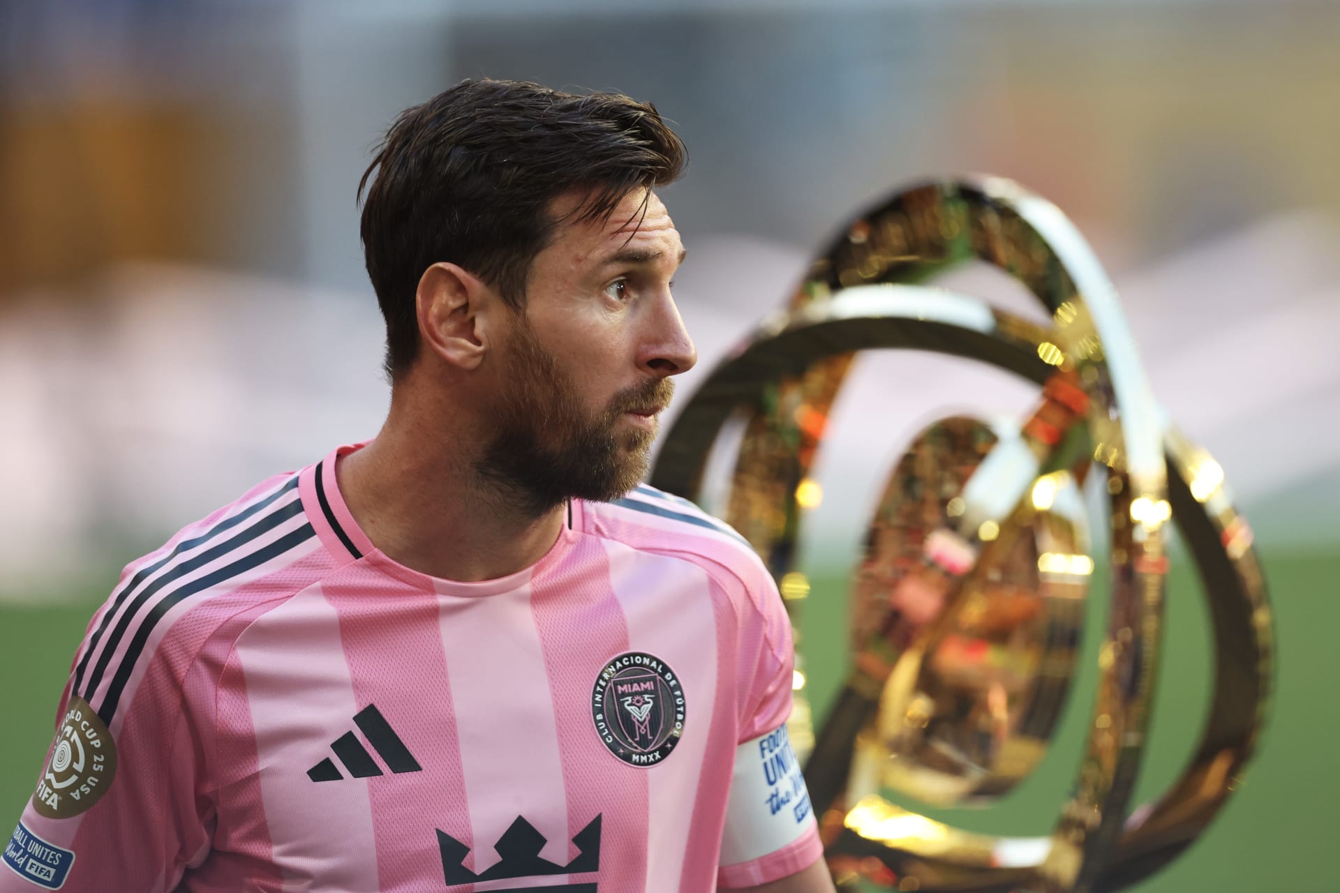 "الهلال السعودي يكشف النقاب عن أول رد رسمي حول صفقة ميسي: تفاصيل مثيرة تنتظر عشاق الكرة!"