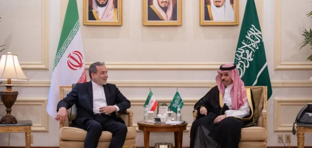 <p><strong>"وزيرا خارجية السعودية وإيران يتبادلان الرؤى لتعزيز استقرار المنطقة في لقاء تاريخي"</strong></p> 1 "وزيرا خارجية السعودية وإيران يتبادلان الرؤى لتعزيز استقرار المنطقة في لقاء تاريخي"