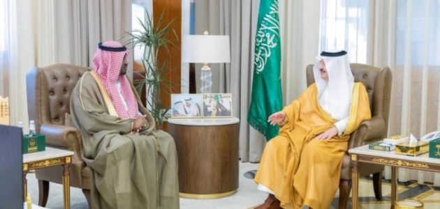 <p><strong>أمير الشرقية يستقبل وفد الجمعية السعودية لحكام كرة القدم في لقاء تاريخي يجسد "عطاء ووفاء"</strong></p> 1 أمير الشرقية يستقبل وفد الجمعية السعودية لحكام كرة القدم في لقاء تاريخي يجسد "عطاء ووفاء"