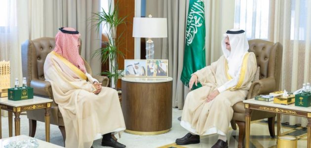أمير المنطقة الشرقية يلتقي وزير الصناعة والثروة المعدنية في زيارة رسمية لتعزيز التعاون الاقتصادي السعودي 1 أمير المنطقة الشرقية يلتقي وزير الصناعة والثروة المعدنية في زيارة رسمية لتعزيز التعاون الاقتصادي السعودي