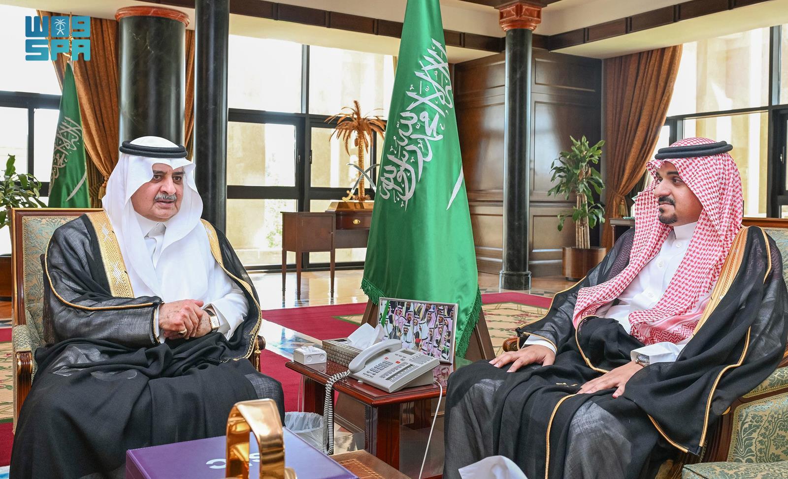 أمير تبوك يستعرض أبرز مشاريع شركة الاتصالات السعودية والمبادرات التنموية في المنطقة