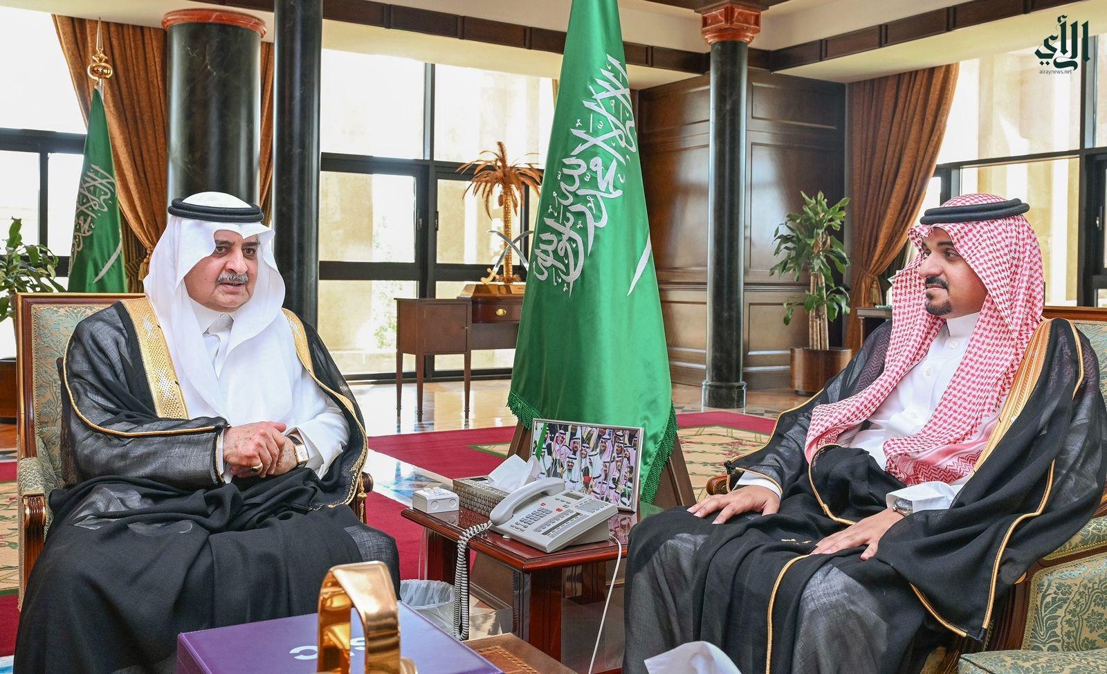 أمير تبوك يستعرض مشاريع شركة الاتصالات السعودية والمبادرات التنموية في المنطقة