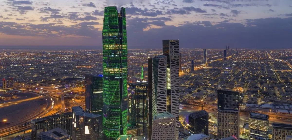 إيرادات النصف الأول من 2025 تتخطى 150.7 مليار دولار في إنجاز اقتصادي بارز