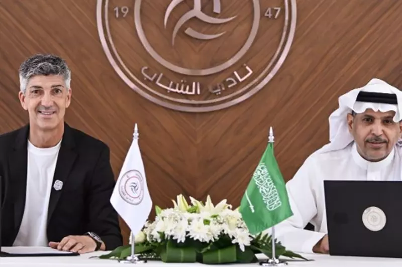 إيمانويل ألجواسيل يتولى تدريب نادي الشباب السعودي رسميًا: بداية جديدة في عالم كرة القدم العربية!