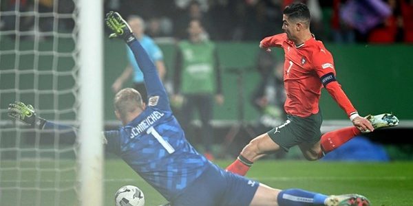 الأندية السعودية تعلن عن 10 لاعبين أجانب في قوائمها للموسم الجديد 1 الأندية السعودية تعلن عن 10 لاعبين أجانب في قوائمها للموسم الجديد