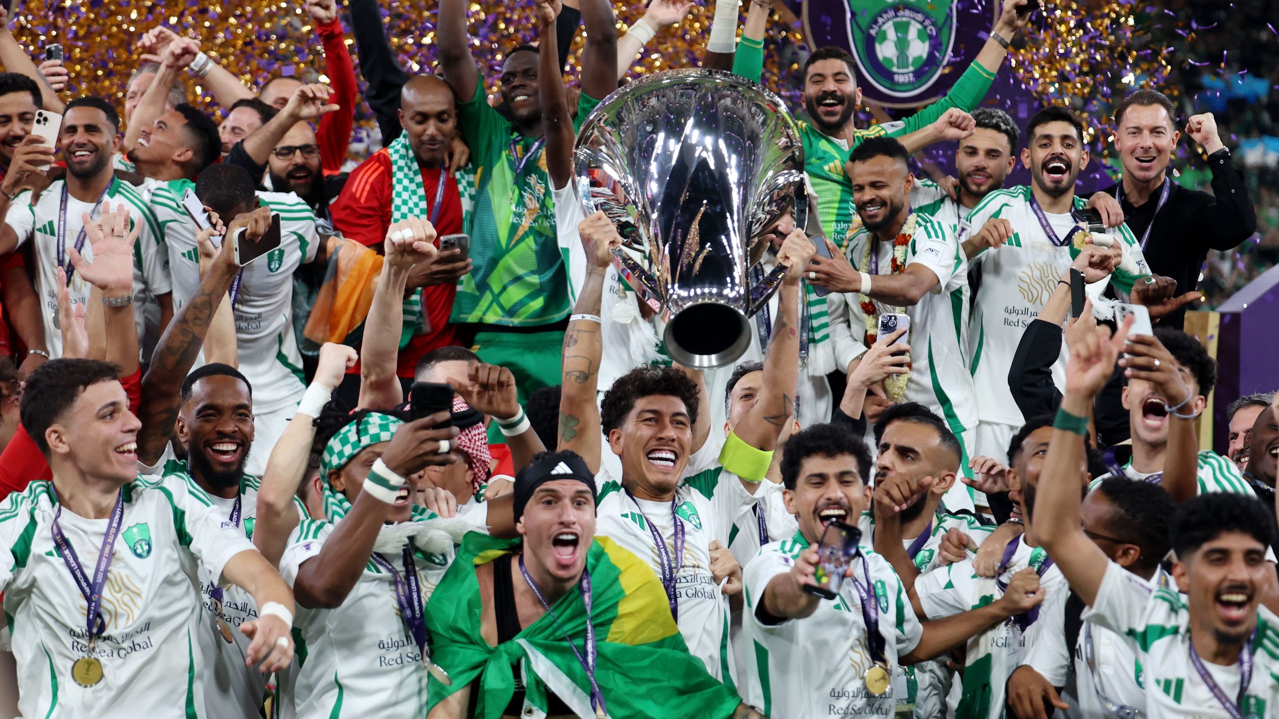 الأهلي السعودي يكشف عن تفاصيل معسكره ومبارياته التحضيرية للموسم الجديد 2025-2026: استعدادات مثيرة تنتظر الجماهير!