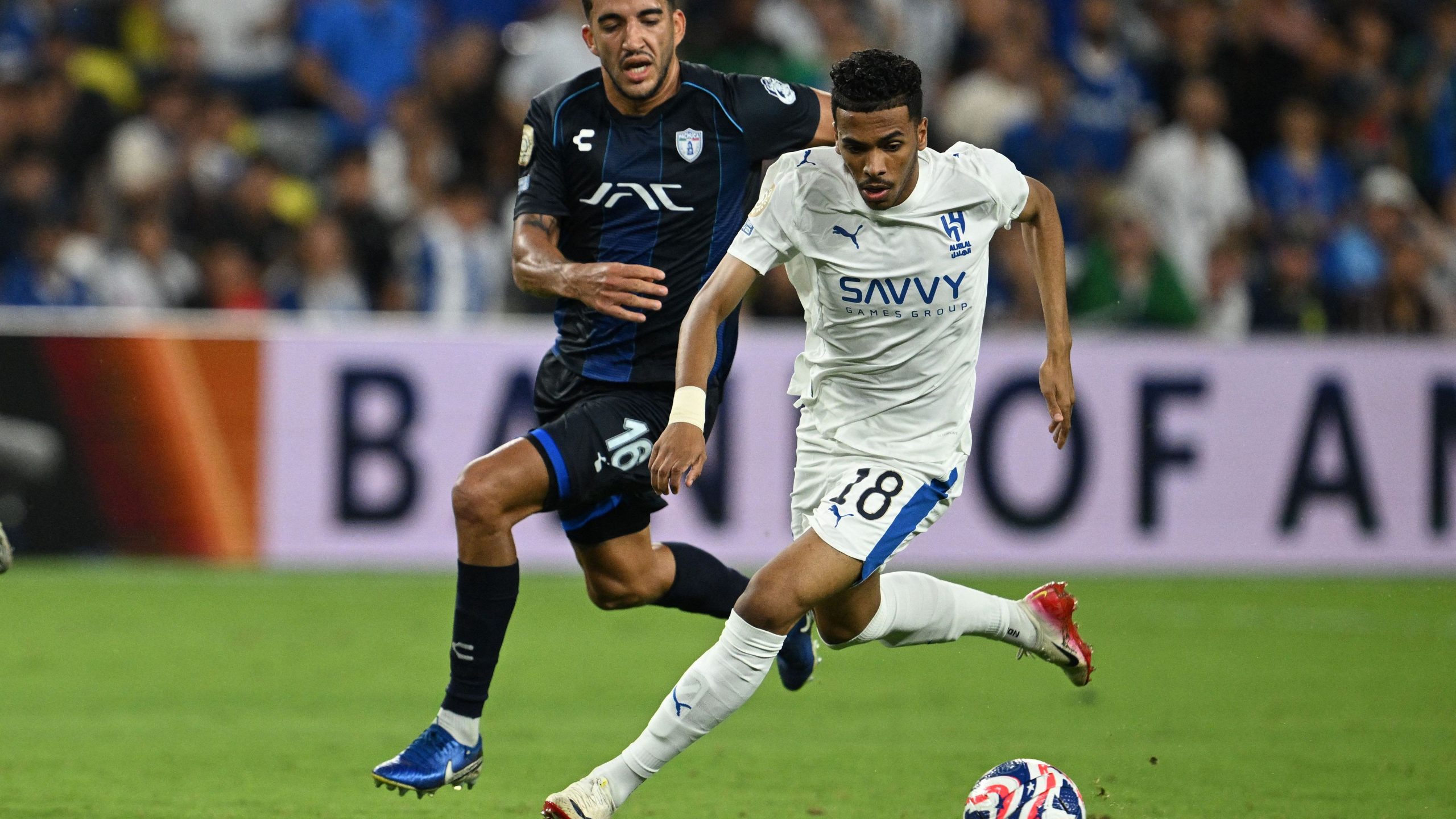 الجوير يُفاجئ الهلال بشرط مثير للبقاء في الفريق!