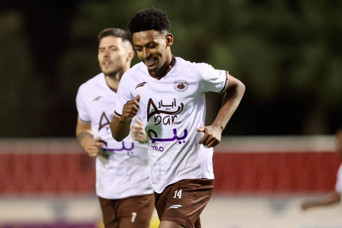 الرياض يبرم اتفاقاً مع الحزم لضم المدافع خليل العبسي في صفقة جديدة