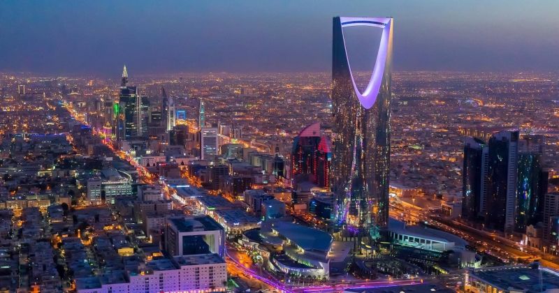 السعودية تتيح للموظفين إمكانية صرف جزء من رواتبهم قبل موعدها الرسمي
