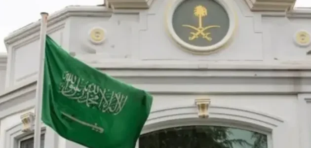 السفارة السعودية في إندونيسيا تواصل جهودها للعثور على مواطن مفقود بعد حادث غرق 1 السفارة السعودية في إندونيسيا تواصل جهودها للعثور على مواطن مفقود بعد حادث غرق