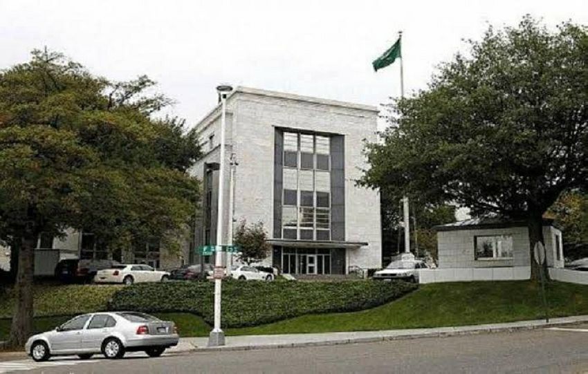 القنصلية السعودية في لوس أنجلوس تحذر المواطنين من خطر أمواج المد العالية على الساحل الغربي الأمريكي