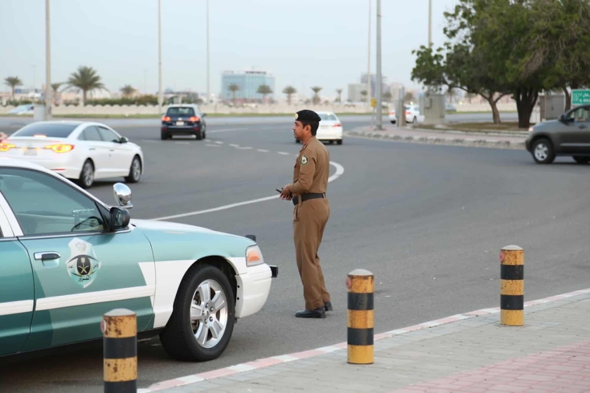 المرور السعودي يوضح تفاصيل غرامة 150 ريال للتباطؤ في السير على الطرق في حالات محددة